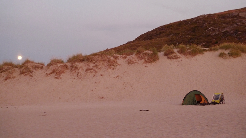 i lato się skończyło – biwak na plaży Morza Północnego