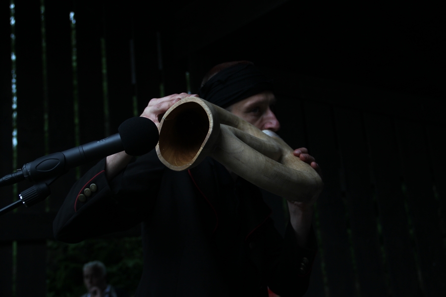 grajek na didgeridoo
